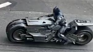 Batman’s New Motorcycle Looks Awful