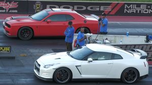 Dodge Hellcats Race Nissan GT-Rs
