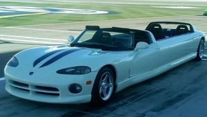 Dodge Viper Limousine Is An Awful Good Idea