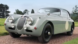 Richard Hammond Finally Drives His Jaguar XK150