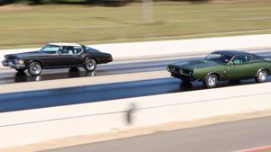1973 Buick Riviera Races 1971 Dodge Charger R/T