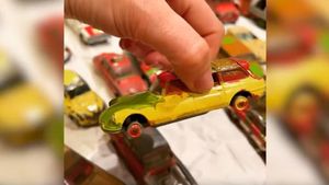 Jeremy Clarkson Shows Off His Childhood Diecast Cars