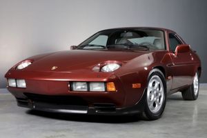 1985 Porsche 928 Combines V8 Engine With Incredible Handling