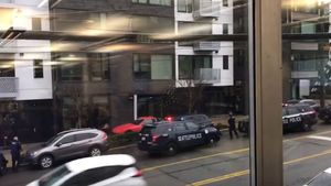 Stolen Porsche 944 Uses Sidewalk To Ditch Cops