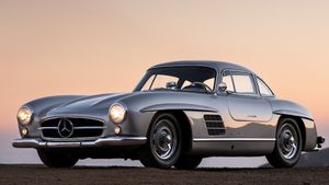 1955 Mercedes-Benz 300SL Gullwing Fetches $6.8 Million