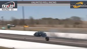 Lamborghini Gallardo Wrecks Out Big At 220 MPH During TX2K22
