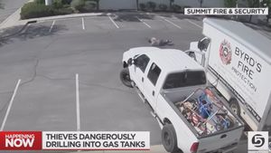 Video: Gas Thief Gets Burned
