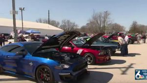 Illinois Car Show Raises Money For Veterans