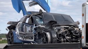 Corvette Spins Out, Wrecks Big In Texas