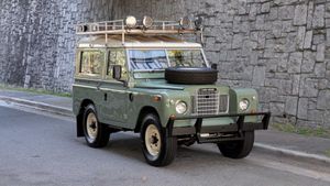 Avoid Modern Life With This Restored 1973 Land Rover Series III