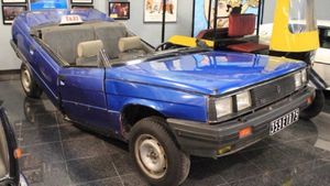 Both Halves Of James Bond's 1984 Renault 11 TXE For Sale!