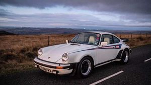 'Urban Outlaw' Magnus Walker United With Dream Porsche 930