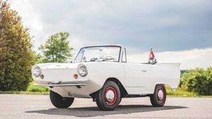 Navigate Both Land And Water With This 1966 Amphicar 770