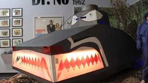 Shoot Flames In This Dragon Tank Built For James Bond Dr. No