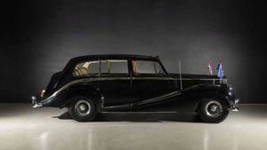 Rare Car Collection With Queen's Rolls Royce Up For Auction