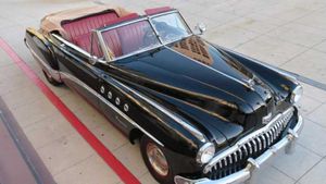 This 1949 Buick Roadmaster Is A Hollywood Film Star