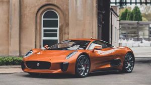 1-of-4 Jaguar C-X75 James Bond Stunt Car Heads To Auction