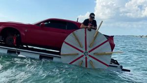 Guy Makes A Hellcat Boat