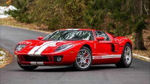 Bid On A Like-New 2005 Ford GT