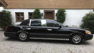 Johnny Cash's 2001 Lincoln Town Car Sells For $16.5K