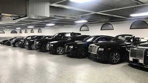 Floyd Mayweather Shows Off Part Of His Car Collection On Social Media