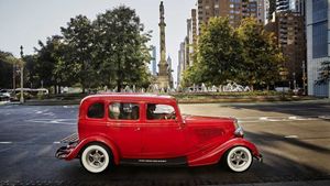 Nowaday Offers Tours Of NYC In Vintage Cars