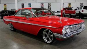 Restored 1961 Chevrolet Impala Is One Bad Bubbletop