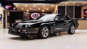 1987 Chevrolet Camaro IROC Z28 Helps You Relive The Glory Days