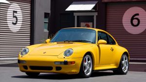 1996 Porsche 993 911 Carrera C4S Makes The World Flat