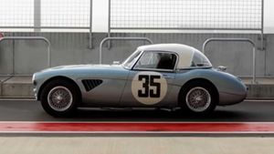 See A 1963 Austin-Healey 3000 MkII Sebring Stretch Its Legs