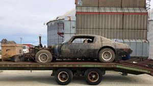 Steve McQueen’s 1979 Pontiac Trans Am Pulled From Illinois Barn