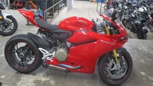 Sweet 2015 Ducati 1299 Panigale S Only Has 974 Miles