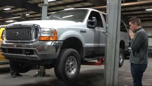 Tyler Hoover Buys A Ford Excursion