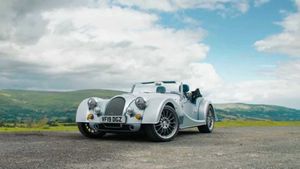 Video: A Proper 2020 Morgan Plus Six Review