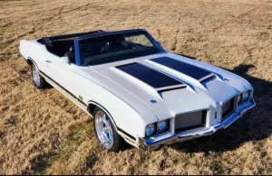 Be The Star of the Next Cruise-In With This Awesome Cutlass 442 Convertible Tribute