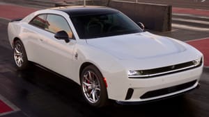 Electric Dodge Charger Daytona Scat Pack Outpaces Hellcat Redeye in Acceleration Test