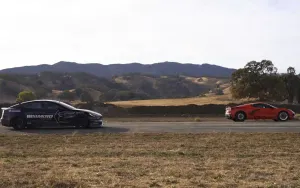 Tesla Model S Plaid Dominates 1,200-HP Corvette C8 in Drag Race Showdown