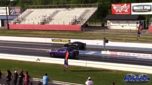 Hellcat vs Corvette Z06 Deliver Two Tight Quarter-Mile Battles