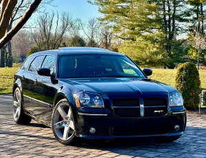 Low-Mileage 2007 Dodge Magnum SRT8 Draws Interest as Bidding Continues