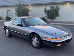 1990 Buick Reatta Showcases Early Digital Innovation in Classic American Coupe