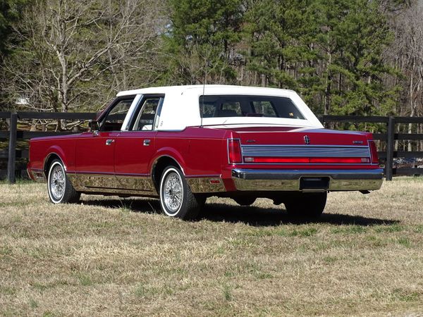 1989 Lincoln Town Car Signature Series