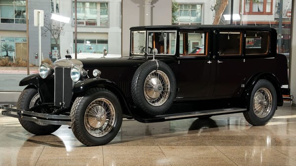 https://www.motorious.com/content/images/size/w600/2025/01/1928-daimler-double-six-50-type-p-royal-limousine.jpg